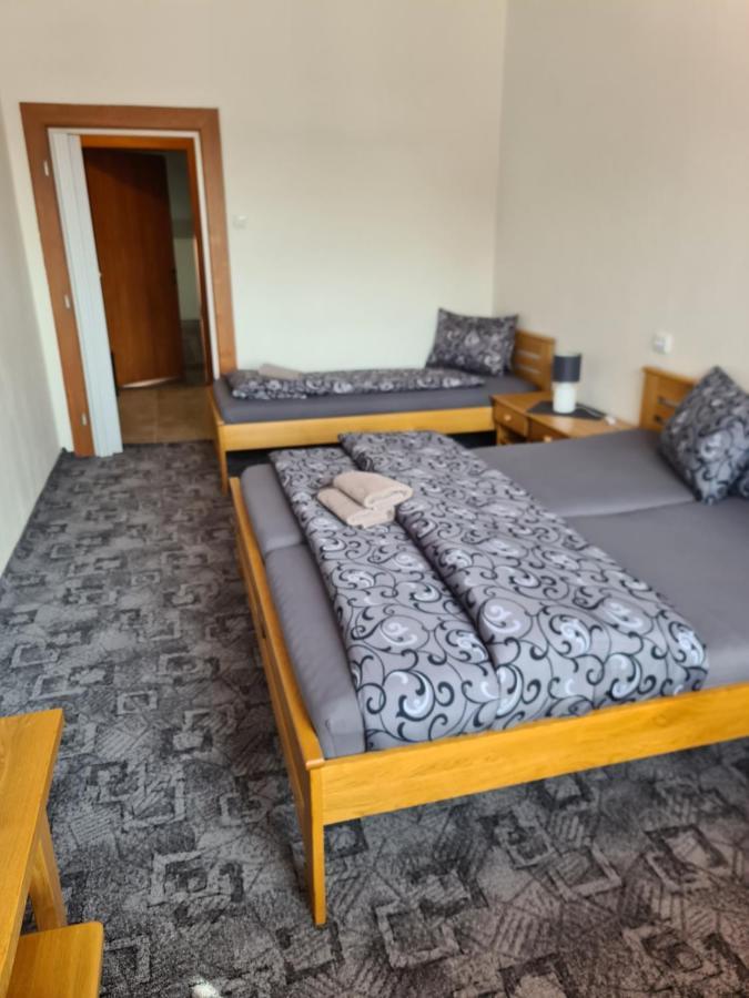 Hotel Koruna Rožnov pod Radhoštěm エクステリア 写真