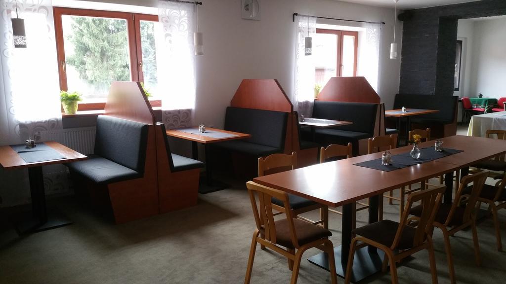 Hotel Koruna Rožnov pod Radhoštěm エクステリア 写真