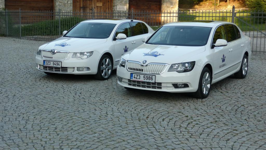 Hotel Koruna Rožnov pod Radhoštěm エクステリア 写真