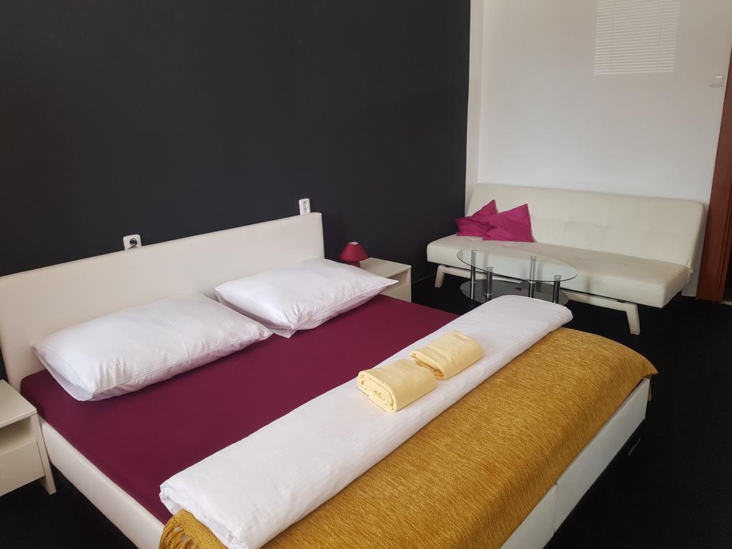 Hotel Koruna Rožnov pod Radhoštěm エクステリア 写真