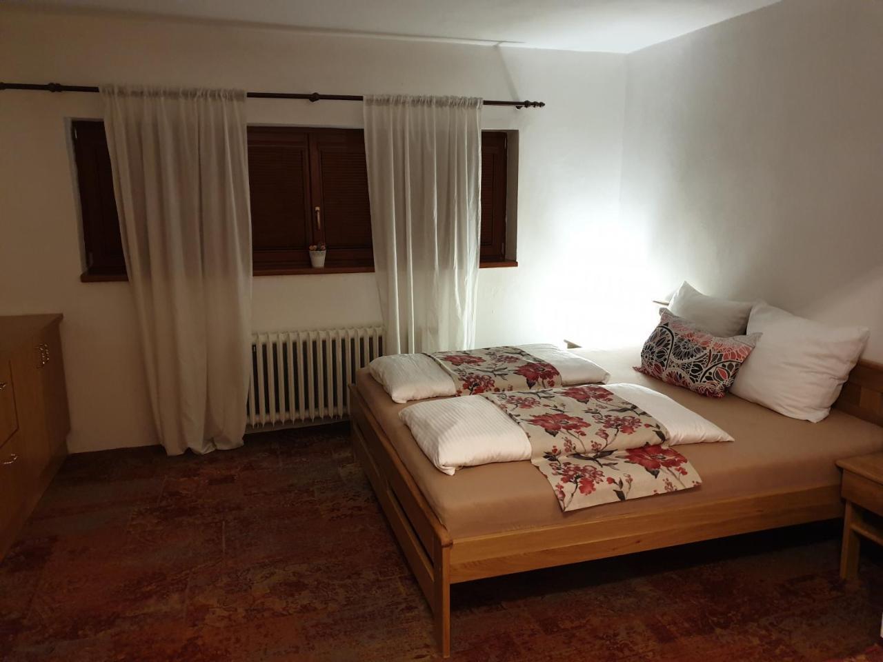 Hotel Koruna Rožnov pod Radhoštěm エクステリア 写真