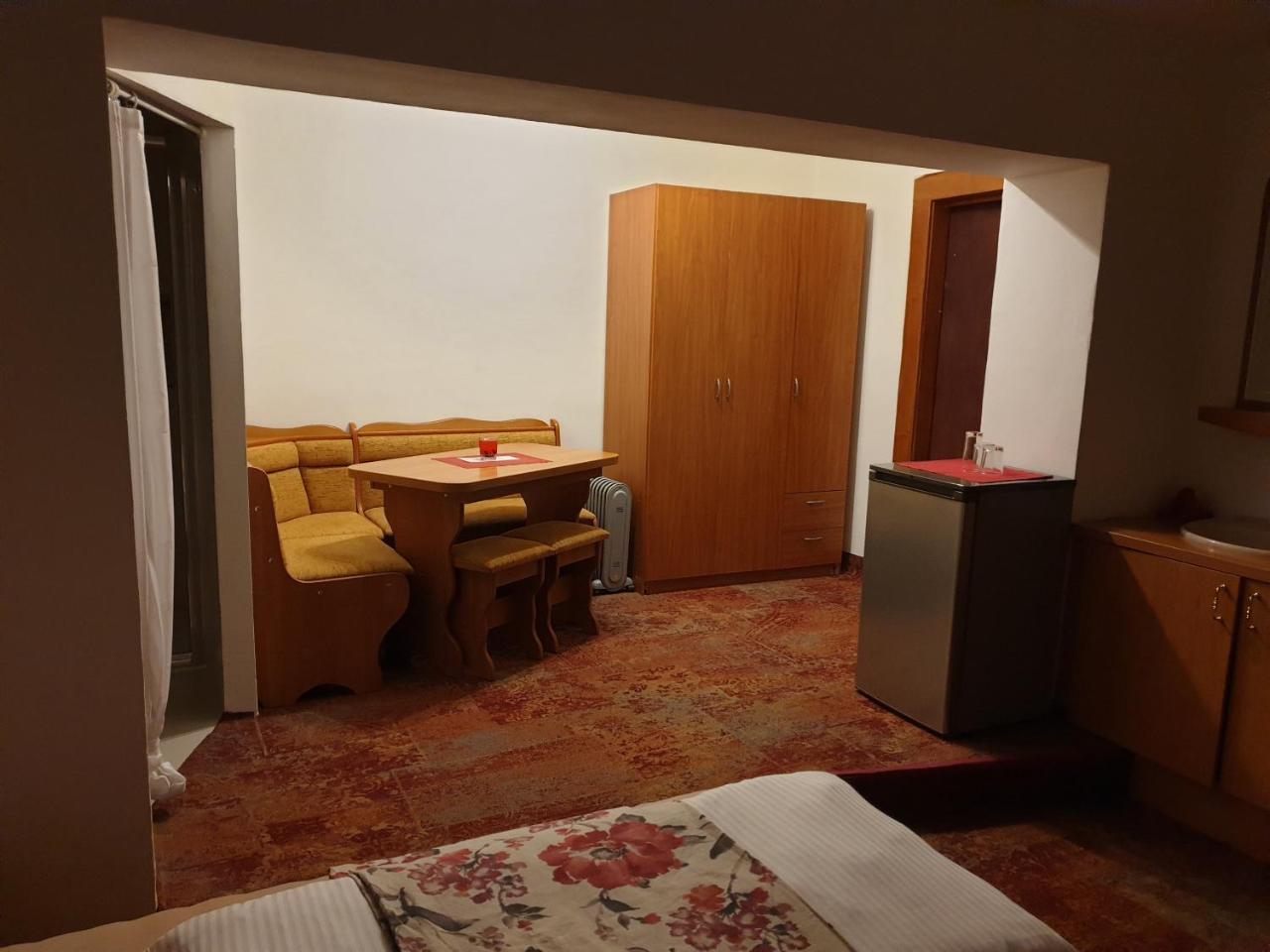 Hotel Koruna Rožnov pod Radhoštěm エクステリア 写真