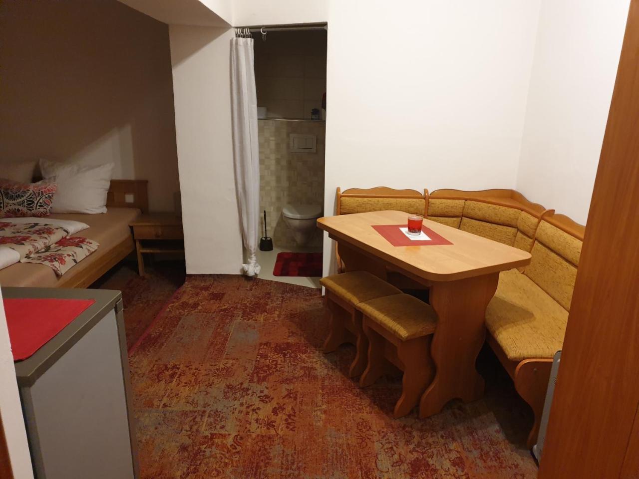 Hotel Koruna Rožnov pod Radhoštěm エクステリア 写真