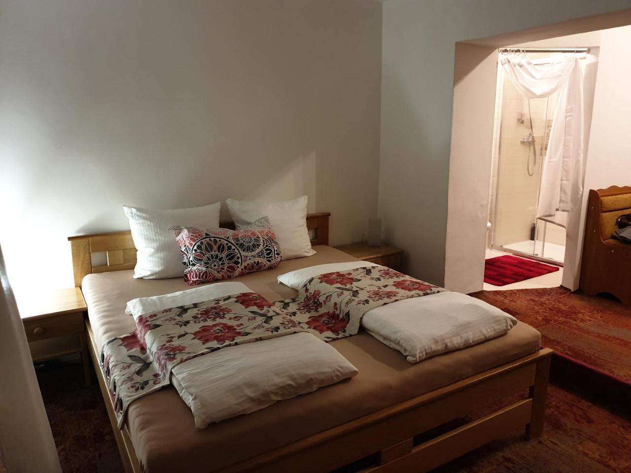 Hotel Koruna Rožnov pod Radhoštěm エクステリア 写真